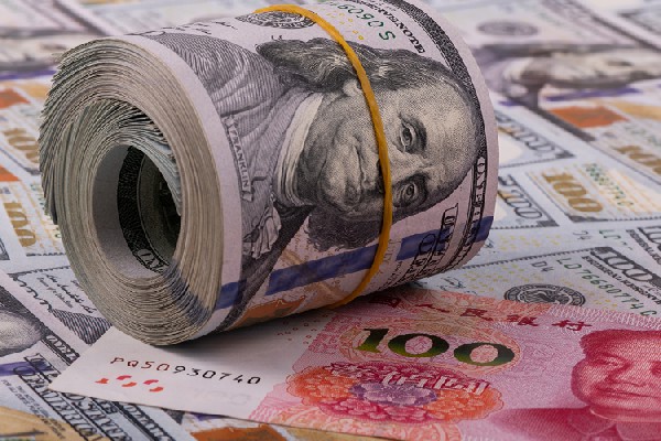 意大利知名时尚设计师瓦伦蒂诺去世