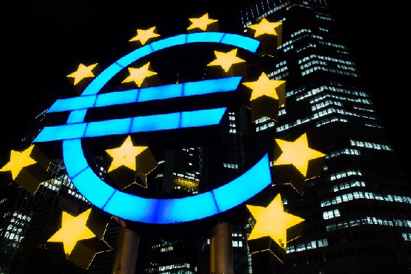 今日外汇交易必读：美元指数小幅震荡 等待CPI数据落地